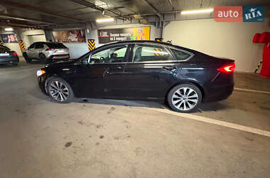 Седан Ford Fusion 2019 в 