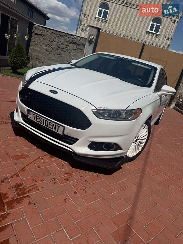 Седан Ford Fusion 2014 в 