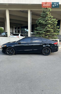 Седан Ford Fusion 2017 в 