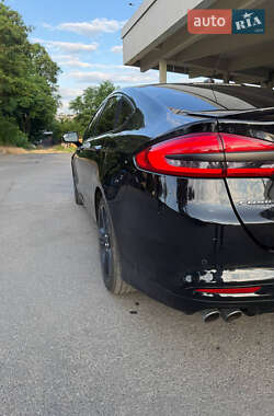 Седан Ford Fusion 2017 в 