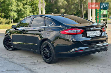 Седан Ford Fusion 2015 в 