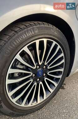 Седан Ford Fusion 2017 в 
