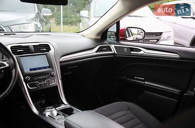 Седан Ford Fusion 2017 в 