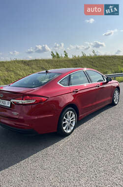 Седан Ford Fusion 2020 в 