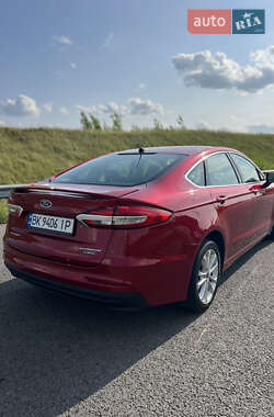 Седан Ford Fusion 2020 в 