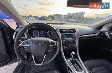 Седан Ford Fusion 2013 в 
