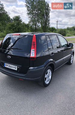 Хэтчбек Ford Fusion 2011 в 