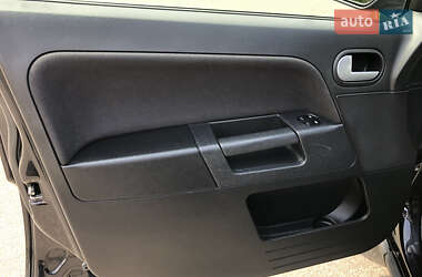 Хэтчбек Ford Fusion 2011 в 