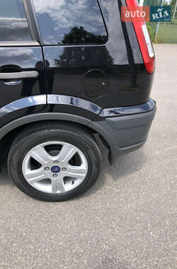 Хэтчбек Ford Fusion 2011 в 