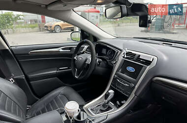 Седан Ford Fusion 2015 в 