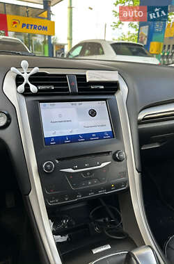 Седан Ford Fusion 2015 в 