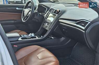 Седан Ford Fusion 2019 в 