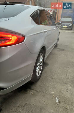 Седан Ford Fusion 2017 в 