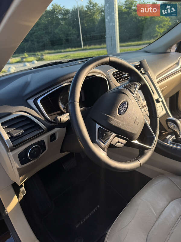 Седан Ford Fusion 2016 в Львове