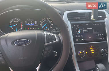 Седан Ford Fusion 2013 в 