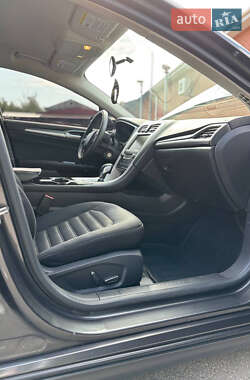 Седан Ford Fusion 2014 в 
