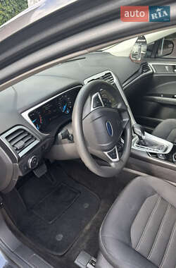 Седан Ford Fusion 2014 в 