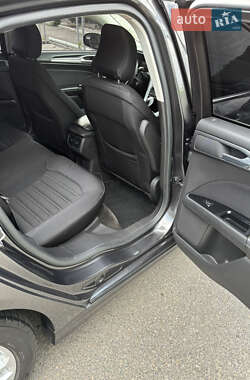 Седан Ford Fusion 2014 в 