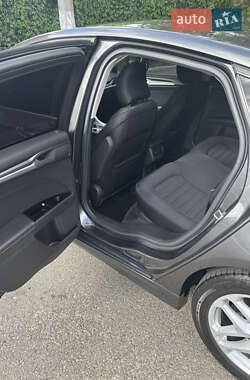 Седан Ford Fusion 2014 в 