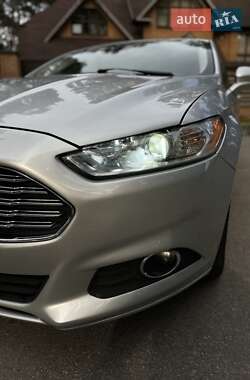 Седан Ford Fusion 2013 в 