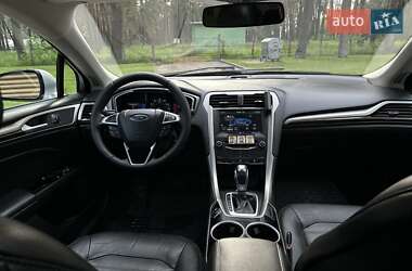 Седан Ford Fusion 2013 в 