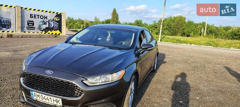 Седан Ford Fusion 2014 в 