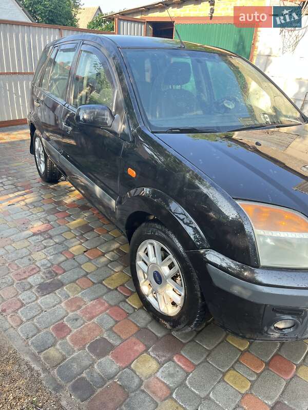 Хэтчбек Ford Fusion 2006 в Тараще