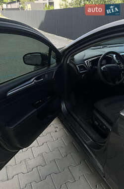 Седан Ford Fusion 2016 в 