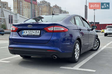 Седан Ford Fusion 2015 в 