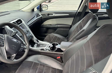 Седан Ford Fusion 2015 в 