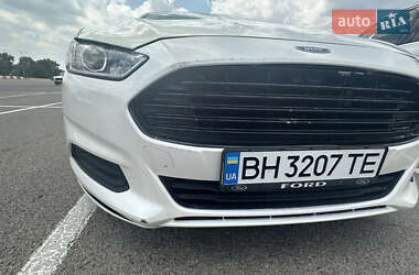 Седан Ford Fusion 2015 в 