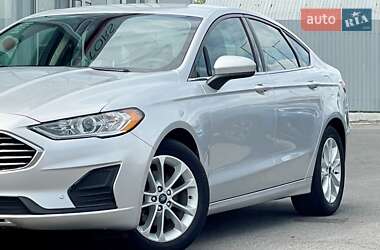 Седан Ford Fusion 2018 в 