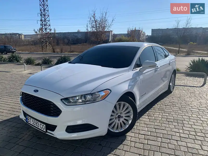Седан Ford Fusion 2016 в 