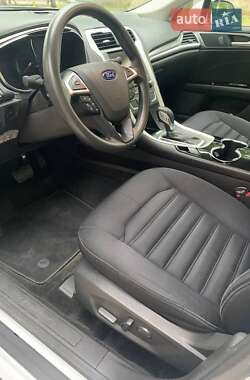 Седан Ford Fusion 2016 в 