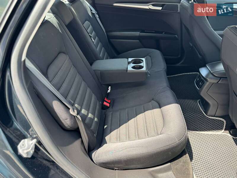 Седан Ford Fusion 2013 в Ровно