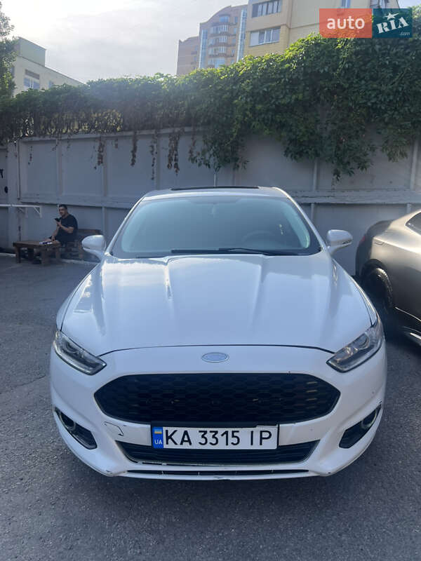 Седан Ford Fusion 2015 в 