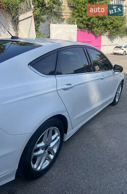 Седан Ford Fusion 2015 в 