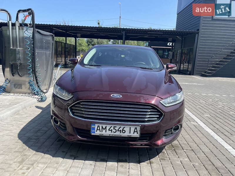 Седан Ford Fusion 2012 в 