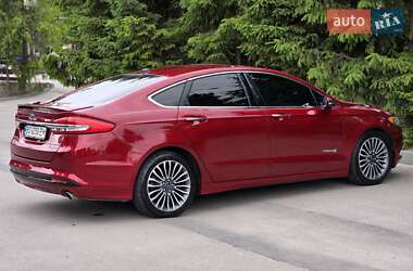 Седан Ford Fusion 2017 в 