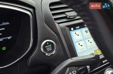 Седан Ford Fusion 2017 в 