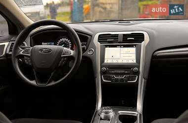 Седан Ford Fusion 2018 в 