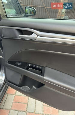 Седан Ford Fusion 2015 в 