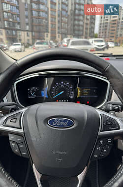 Седан Ford Fusion 2013 в 