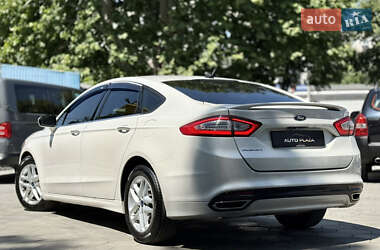 Седан Ford Fusion 2013 в 