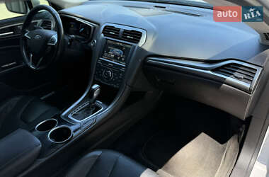 Седан Ford Fusion 2013 в 