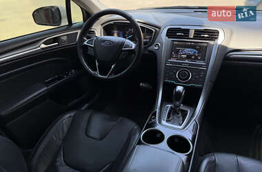 Седан Ford Fusion 2013 в 