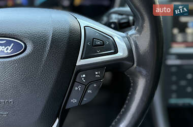 Седан Ford Fusion 2013 в 