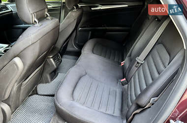 Седан Ford Fusion 2013 в 