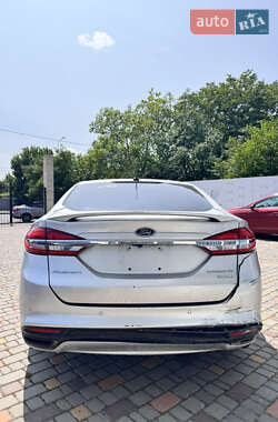 Седан Ford Fusion 2017 в 