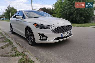 Седан Ford Fusion 2019 в 